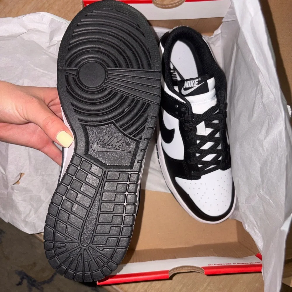 Nike Panda Dunks Size 9W 7.5M